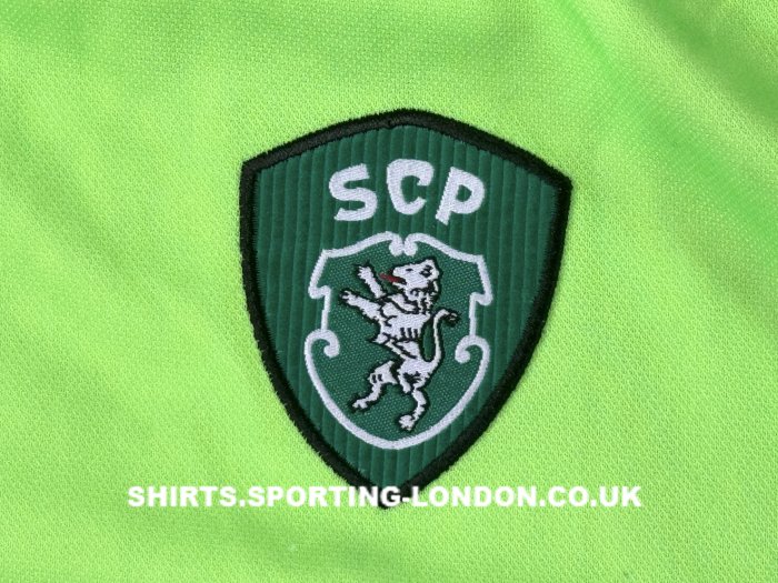 2001-2002 GOALKEEPER SHIRT CREST