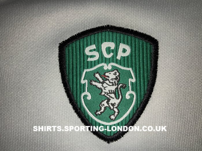 2001-2002 GOALKEEPER SHIRT CREST