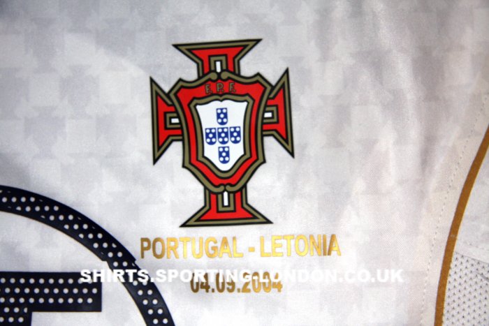 2004 Portuguese National Team alternative shirt - crest