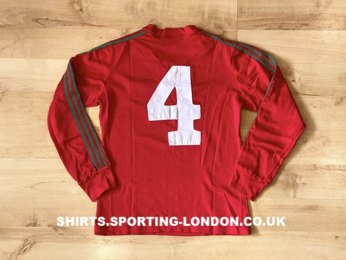 1976 - 1979 Portugal National Team Back