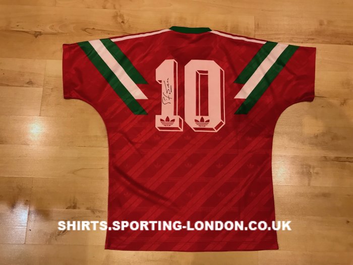 1991 - 1992  Portugal National Team Back